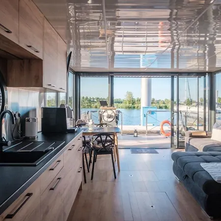 Hausboot Puentenel - Stationaer - Traumhafte Ferienwohnung Auf Dem Wasser Kinrooi