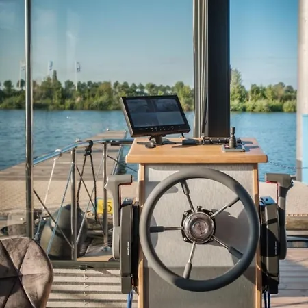 Hausboot Puentenel - Stationaer - Traumhafte Ferienwohnung Auf Dem Wasser ספינת מלון Kinrooi